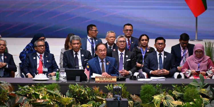 Prime Minister Datuk Seri Anwar Ibrahim chaired the 46th ASEAN Summit Meeting at the Kuala Lumpur Convention Centre. Photo: FB/ASEAN