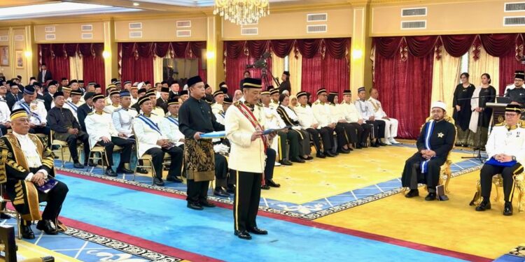 Ketua Menteri, Datuk Seri Panglima Hajiji Noor berucap pada Istiadat Pengurniaan Darjah Kebesaran Negeri Sabah sempena ulang tahun ke-75 Yang di-Pertua Negeri di Istana Seri Kinabalu.