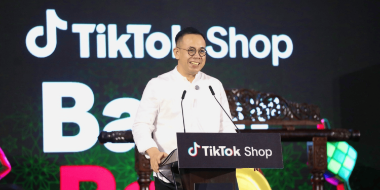 Steven Sim Chee Keong during the launch ceremony of the TikTok Shop Bazar Raya 2026 at IOI City Mall, Putrajaya. Photo Credit: Tekun Nasional/ FB