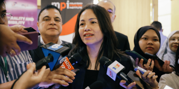 Timbalan Menteri Komunikasi, Teo Nie Ching.