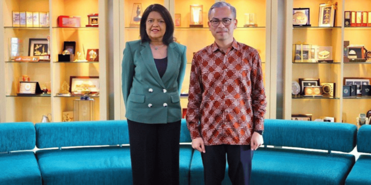 Communications Minister Datuk Fahmi Fadzil with Malaysian Media Council chairperson Tan Sri Nallini Pathmanathan.