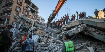 Bangunan runtuh di Gaza: Lebih 20 maut, puluhan terperangkap bawah runtuhan