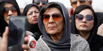 Kakak kepada bekas PM Pakistan, Imran Khan ditahan