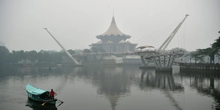 SEMBILAN kawasan di Sarawak merekodkan bacaan IPU pada tahap tidak sihat. - BERNAMA