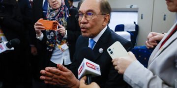 Anwar minta Anthony Loke pertimbang hasrat letak jawatan