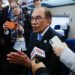 Anwar minta Anthony Loke pertimbang hasrat letak jawatan