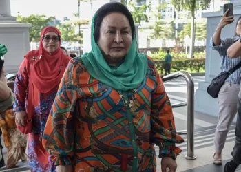 Permohonan Rosmah tangguh bayar RM67.5 juta kepada syarikat barang kemas, ditolak