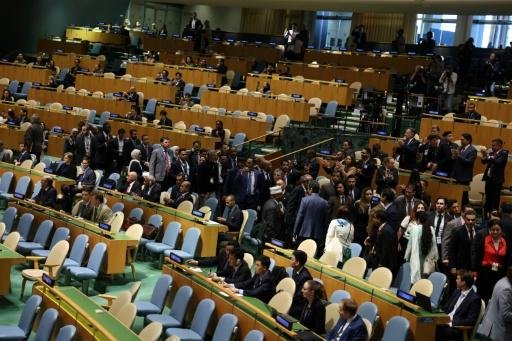 PERWAKILAN meninggalkan dewan ketika Benjamin Netanyahu menyampaikan ucapannya di Perhimpunan Agung Pertubuhan Bangsa-Bangsa Bersatu (UNGA). - AFP