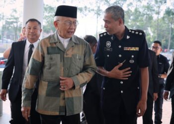 Rais Yatim mengaku tidak bersalah atas tuduhan menghasut