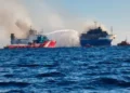 Kapal kargo terbakar di Pulau Mykonos, Greece