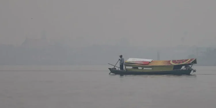 EMPAT stesen pemantauan kualiti udara di Johor mencatatkan bacaan IPU tidak sihat.-FOTO BERNAMA
