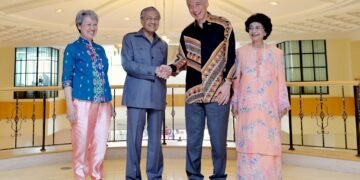 Lee Hsien Loong remembers Tun Dr. Siti Hasmah as warm, gracious and full of life