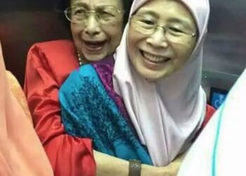 Tun Dr. Siti Hasmah ajar saya bawa diri dengan penuh maruah dan profesionalisme tinggi – Dr. Wan Azizah