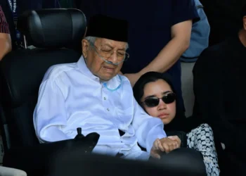 Tun Dr. Mahathir dimasukkan ke IJN untuk pemerhatian