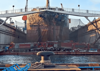 China: Kapal kargo terbakar, 25 maut