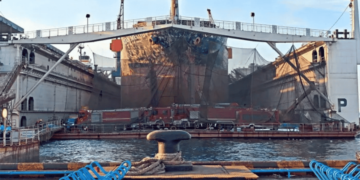 China: Kapal kargo terbakar, 25 maut