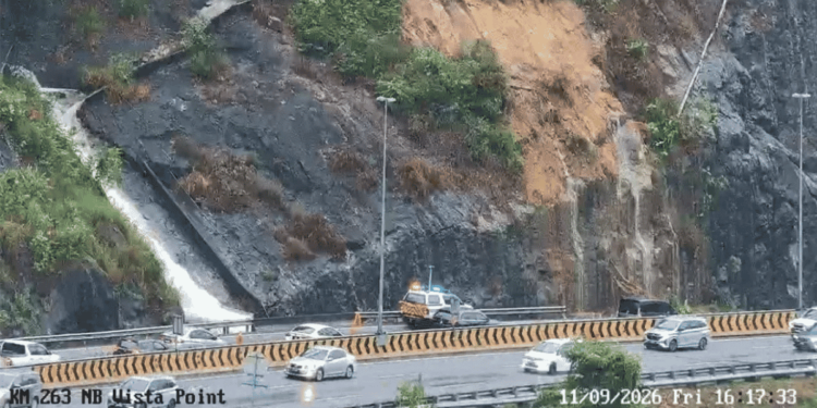 Lokasi kejadian tanah runtuh di KM263.6 Lebuhraya Utara-Selatan (PLUS) arah selatan. -AGENSI