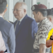 Pengampunan Najib: Anwar pertahan prinsip, Rafizi tuntut penjelasan