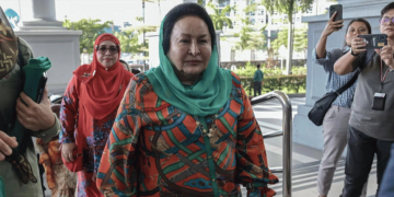 Permohonan Rosmah tangguh bayar RM67.5 juta kepada syarikat barang kemas, ditolak