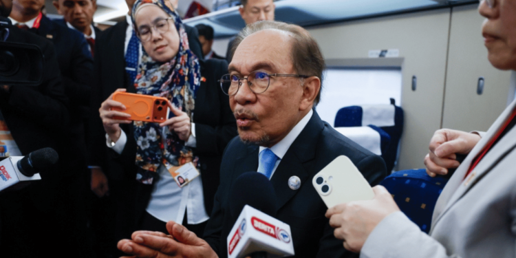Anwar minta Anthony Loke pertimbang hasrat letak jawatan