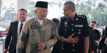 Rais Yatim mengaku tidak bersalah atas tuduhan menghasut