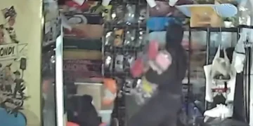 Lelaki pecah masuk kedai di TMIYC, larikan skateboard