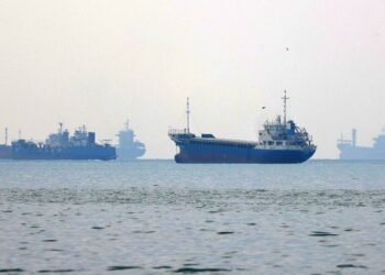 Kapal tangki terbakar selepas diserang projektil di Selat Hormuz