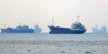 Kapal tangki terbakar selepas diserang projektil di Selat Hormuz
