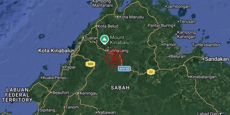 GEMPA itu berlaku pada kedalaman 13 kilometer.-FACEBOOK METMALAYSIA