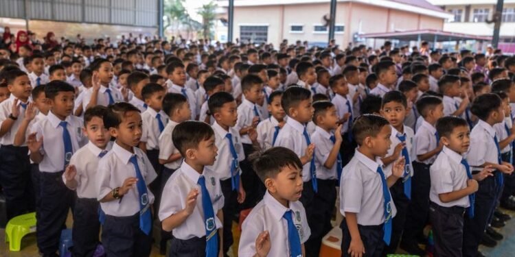 SESI persekolahan bagi negeri Kumpulan A akan berlangsung dari 4 Januari hingga 2 Disember 2027 manakala Kumpulan B dari 4 Januari hingga 3 Disember 2027.- FOTO BERNAMA