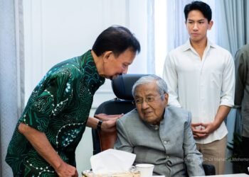 Sultan Brunei ziarah Tun Dr. Mahathir di IJN