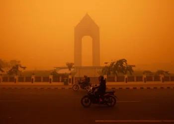 Langit Kalimantan bertukar jingga akibat jerebu