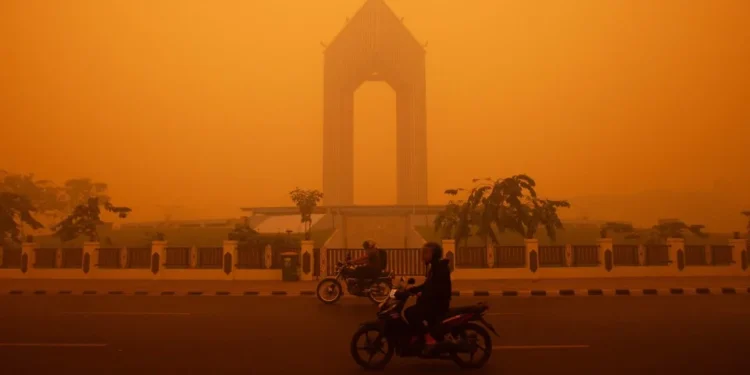 KESAN jerebu di Palangka Raya, Kalimantan, Indonesia.- FOTO AFP