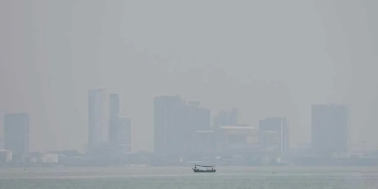 PASIR GUDANG di Johor mencatatkan bacaan IPU tertinggi iaitu 196. - FOTO BERNAMA