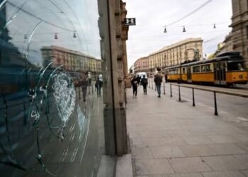 Bimbang rusuhan berulang: Butik jenama mewah di Milan ditutup
