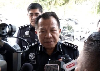 Guru cedera diserang pelajar guna kapak di Kuching