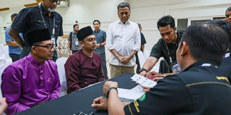 GAMBAR BERNAMA
